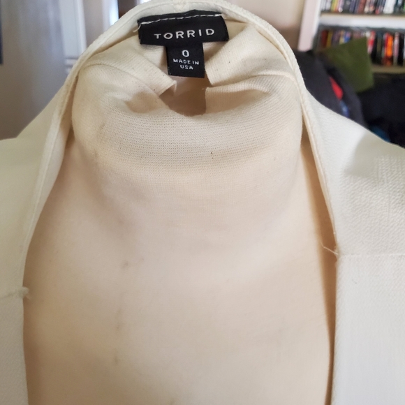 Wht drape blouse - Picture 4 of 4